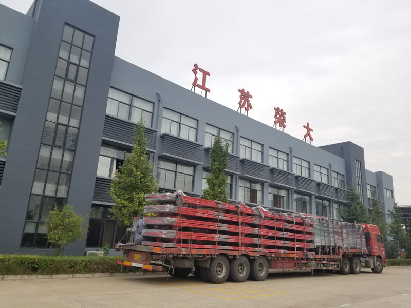 榮大候車亭廠家發往山東紅色公交候車亭發貨